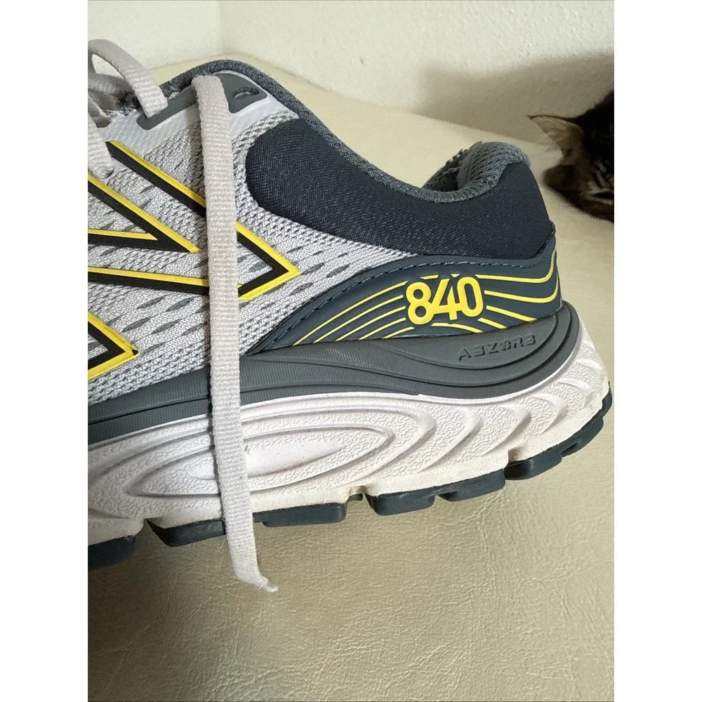 New Balance 840 Grey White Yellow Running Shoes ABZORB Women 9 READ DESCRIPTION